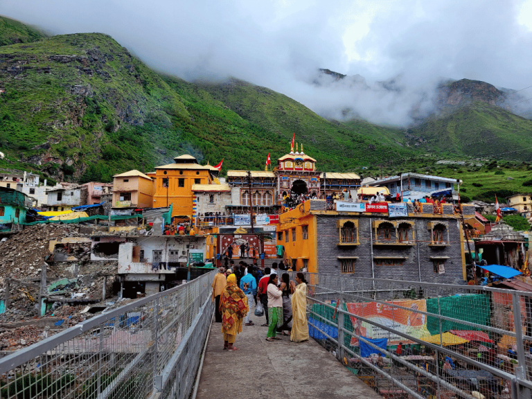 badrinath-kedarnath-yatra-by-helicopter-same-day-01